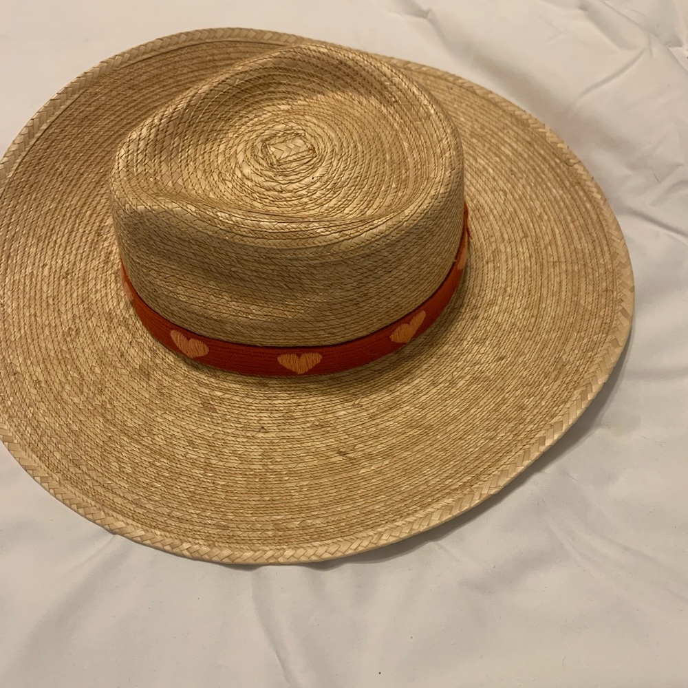 Sunshine Tienda heart hat
